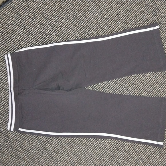 Workout Capris - Picture 3 of 4